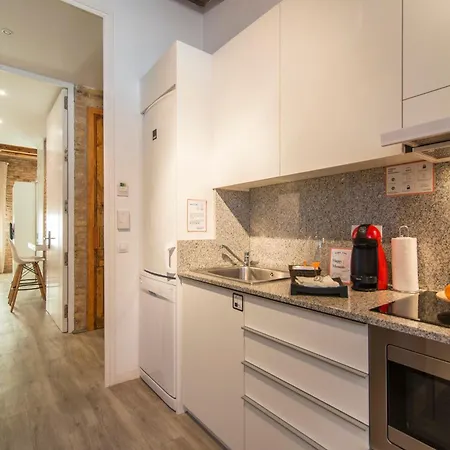 Happy People Sagrada Familia Apartment Barcelona