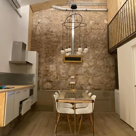 Happy People Sagrada Familia Apartment