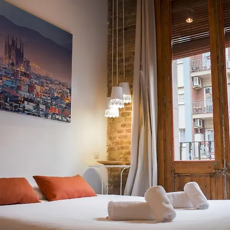 Happy People Sagrada Familia Apartment Barcelona
