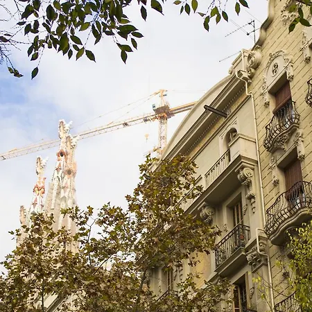 Happy People Sagrada Familia Apartment Barcelona
