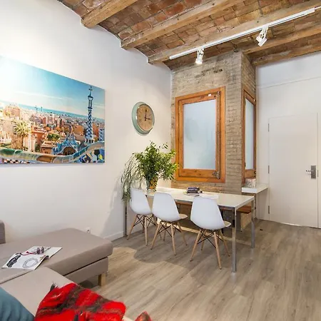 Happy People Sagrada Familia Apartment Barcelona