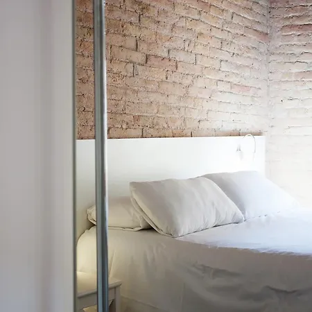 Happy People Sagrada Familia Apartment Barcelona