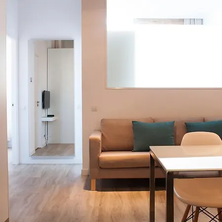 Happy People Sagrada Familia Apartment Barcelona