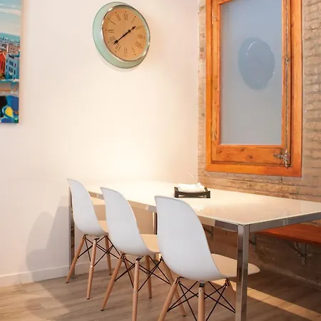 Happy People Sagrada Familia Apartment