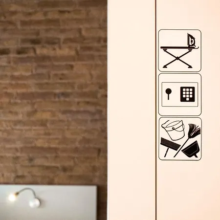 Happy People Sagrada Familia Apartment Barcelona